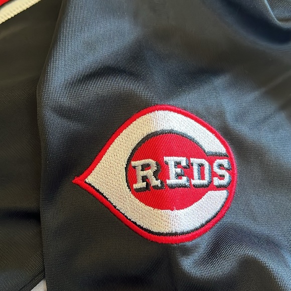 Cincinnati Reds jacket new with tags - Picture 2 of 3